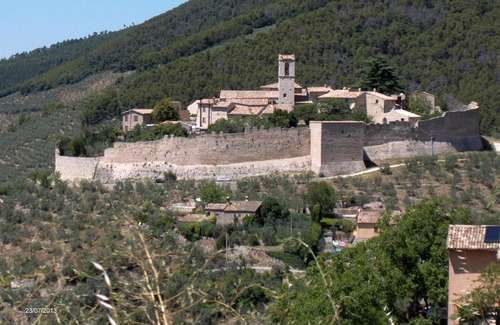 Campello sul Clitunno Apartment | Family-Friendly Stay at Agriturismo Il Palazzetto