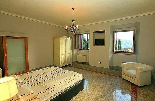 Porrena House | Exceptional Agriturismo Il Casolare with Pool & Breakfast