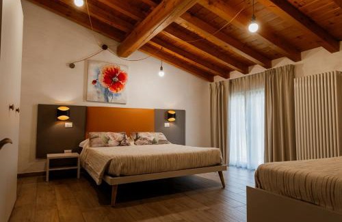 Monzambano House | Discover "Il Glicine Bianco": 4-Star Stay with Pool & Breakfast