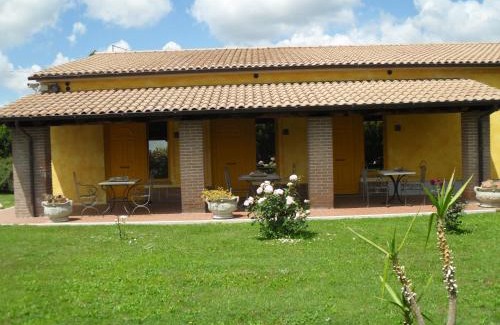 Ischia di Castro House | Pet-Friendly Retreat with Pool at Agriturismo il Prataccio