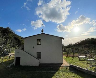Montorsaio Apartment | Relax at Agriturismo Il Sorbo with Pool & Ocean Views