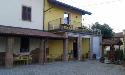 Capriata d'Orba House | Discover Agriturismo Il Vecchio Portico: Pet-Friendly Retreat