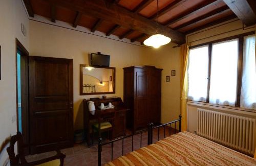 Castelfranco di Sopra House | Discover Agriturismo La Casella: Oceanfront Bliss