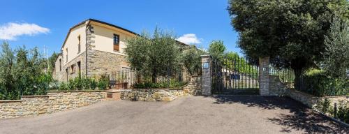 Montecchio House | Relaxing Agriturismo Borgo tra gli Olivi with Oceanfront Views