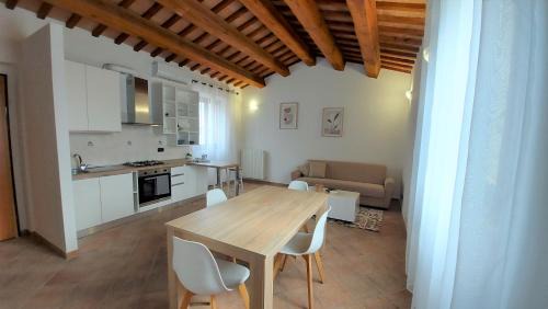 Montalto delle Marche Apartment | Welcoming Agriturismo Il Vecchio Acero with Pool & Pets