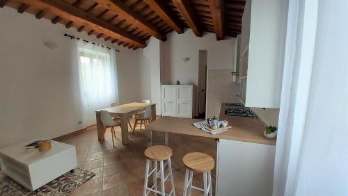Montalto delle Marche Apartment | Welcoming Agriturismo Il Vecchio Acero with Pool & Pets