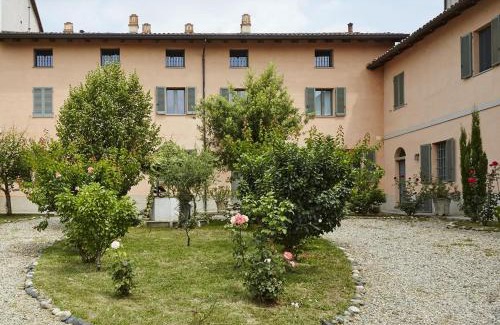 San Martino di Rosignano Monferrato House | Idyllic Agriturismo Le Tre Rose with Pool & Dining Options