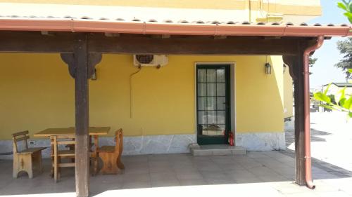 Lizzano House | Relax at Agriturismo l' Annunziata with Family-Friendly Amenities