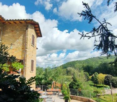 Lisciano Niccone House | Inviting Agriturismo L'Essiccatoio with Ocean View & Pool