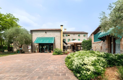 Ospedaletto di Pescantina Ski Chalet | Relax at Agriturismo La Buona Terra Bio with Pool & Breakfast