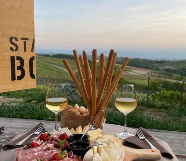 Monforte d'Alba House | Discover Agriturismo La Cà Veja: Pet-Friendly Retreat