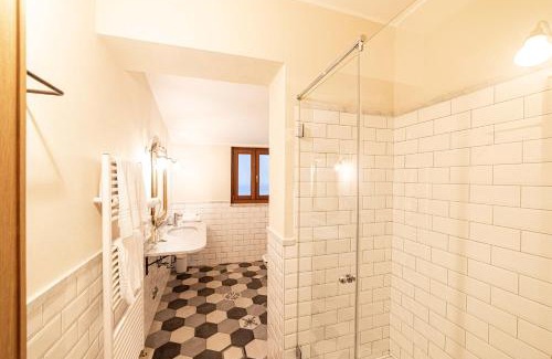 Tivoli House | Relax at Agriturismo La Cerra: Oceanfront & Pet Friendly