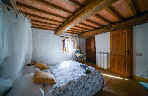 Castiglione d'Orcia Bed & Breakfast | Relax at Agriturismo La Colombella: Top-Rated Retreat