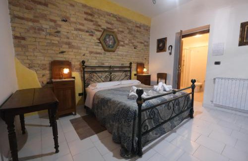 Manoppello House | Cozy Agriturismo La Collinetta with Family-Friendly Dining