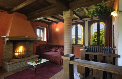 Vergato House | Pet-Friendly Agriturismo La Fenice with Oceanfront Pool