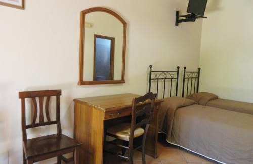 Archi House | Cozy Agriturismo La Grevillea: Pet-Friendly Retreat