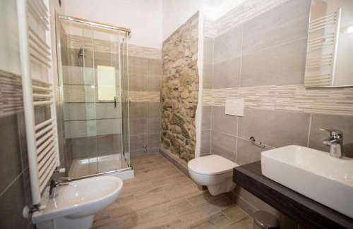 Centro Valle Intelvi House | Relaxing Agriturismo La Cascina B&B with Hot Tub Access