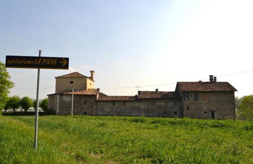 Dogliani House | Charming Agriturismo La Pieve: Pet-Friendly Retreat