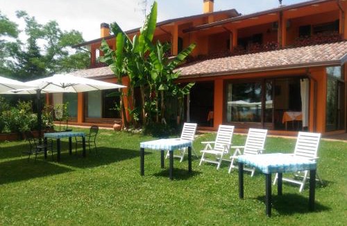 Cento House | Inviting Agriturismo La Quiete: Pet-Friendly Retreat