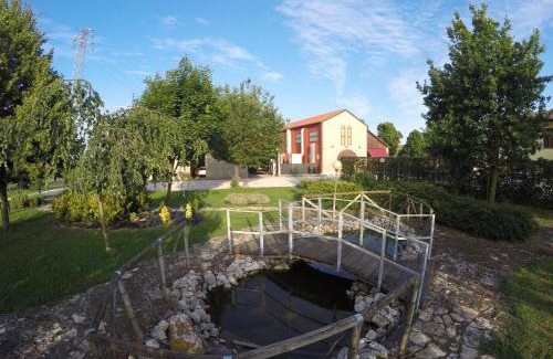 Ca Zennare House | Pet-Friendly Agriturismo La Rebosola with Hot Tub & Dining