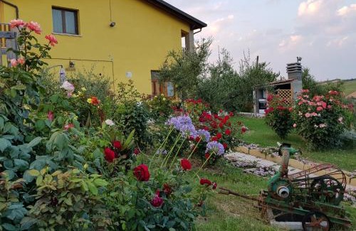 Pesaro House | Inviting Agriturismo La Stradaccia with Oceanfront Pool