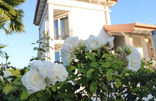 Pescantina House | Relax at Agriturismo La Torretta with Oceanfront Views
