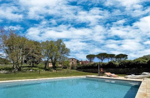 Simignano House | Unforgettable Stays at Agriturismo La Villa with Pool & Hot Tub