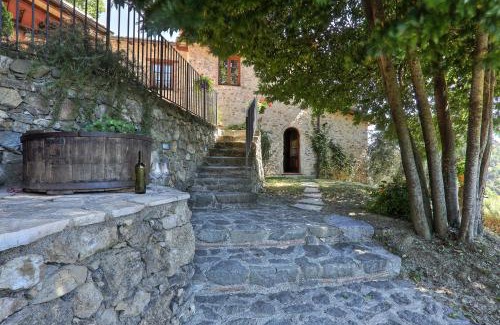 Mologno House | Pet-Friendly Agriturismo Le Scope with Pool & Hot Tub