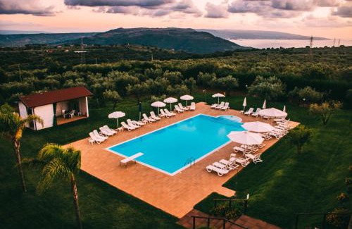 Francavilla Angitola House | Experience Agriturismo Mielita: Pool & Breakfast Awaits