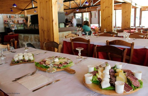 Pescasseroli House | Discover Agriturismo Maneggio Vallecupa: Pet-Friendly Retreat