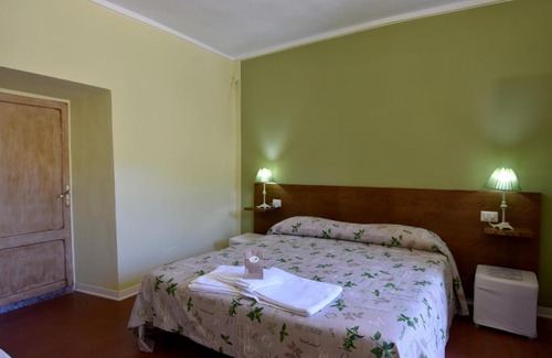 Camporgiano House | Pet-Friendly Agriturismo Mulin Del Rancone with Ocean Views