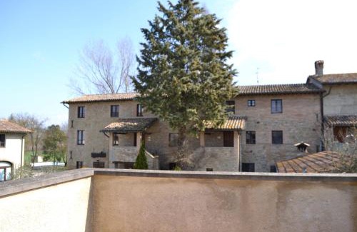 Bivio Lugnano House | Discover Agriturismo Nestore: Pet-Friendly Retreat with Pool