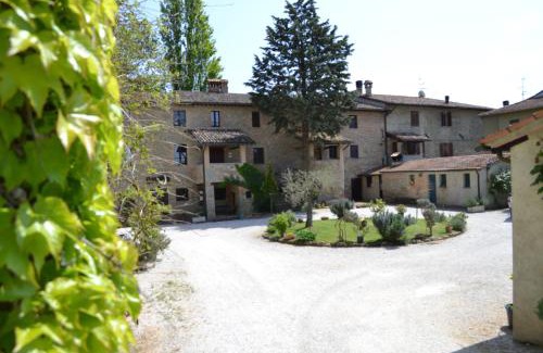 Bivio Lugnano House | Discover Agriturismo Nestore: Pet-Friendly Retreat with Pool