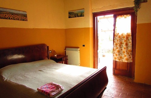 Rosignano Marittimo House | Relax at Agriturismo Pian dei Lupi: Pool, Spa & Dining