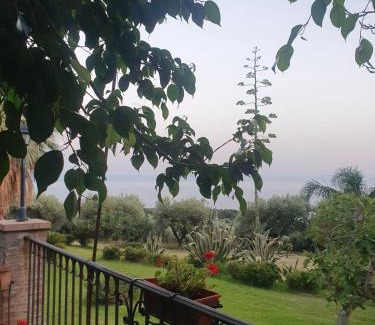Gizzeria House | Oceanfront Agriturismo Parco degli Ulivi with Breakfast