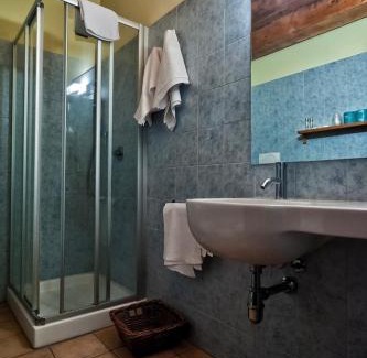 Costigliole d'Asti House | Relax at Agriturismo Podere La Piazza with Ocean Views