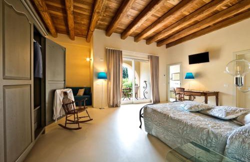 Monte House | Relaxing Agriturismo Pratello: Oceanfront Retreat with Pool