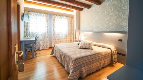 Valdobbiadene Bed & Breakfast | Charming Agriturismo Roccat: Family-Friendly with Hot Tub