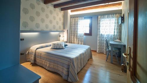 Valdobbiadene Bed & Breakfast | Charming Agriturismo Roccat: Family-Friendly with Hot Tub