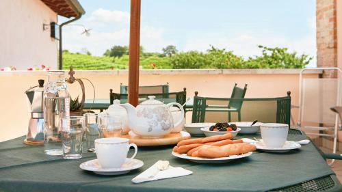 Valdobbiadene Bed & Breakfast | Charming Agriturismo Roccat: Family-Friendly with Hot Tub