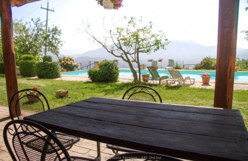 Cerreto di Spoleto House | Cozy Agriturismo Santa Serena: Pet-Friendly with Ocean Views