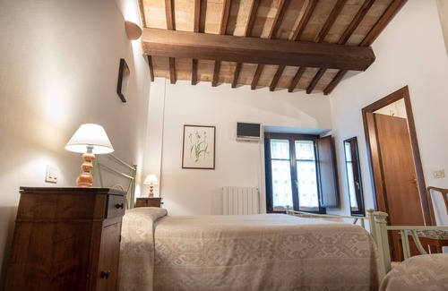 Capodacqua Other | Discover Agriturismo Sasso Rosso: Family-Friendly Retreat