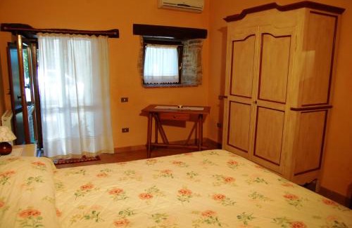 Monteluiano House | Idyllic Oceanfront Farm Stay Agriturismo Semidimela