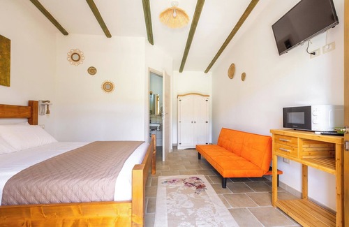 Supersano Hotel | Accessible Triple Room at 3983 Serre Salentine - Pet Friendly