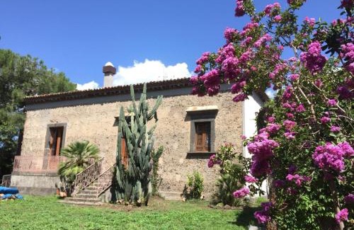 Rovittello House | Top-Rated Agriturismo Sole di Sicilia with Hot Tub & Breakfast