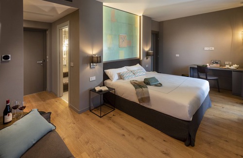 Verduno House | Discover Agriturismo Speziale: Relax by the Pool & Spa