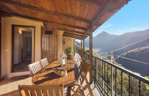 Nasino House | Delightful Da Nonna Annetta: Pet-Friendly & Wheelchair Access