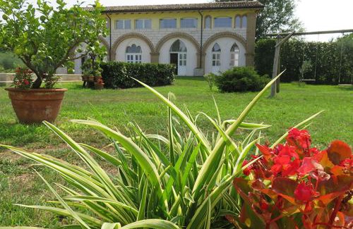 Rivoli Veronese Apartment | Discover Agriturismo Villa Stella with Oceanfront Amenities