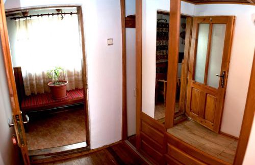 Tismana House | Pet-Friendly Agro-pensiunea "Plaiul Castanilor" with Pool