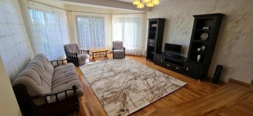 Baia-Sprie House | Family-Friendly Agropensiunea Hareta with Relaxing Hot Tub